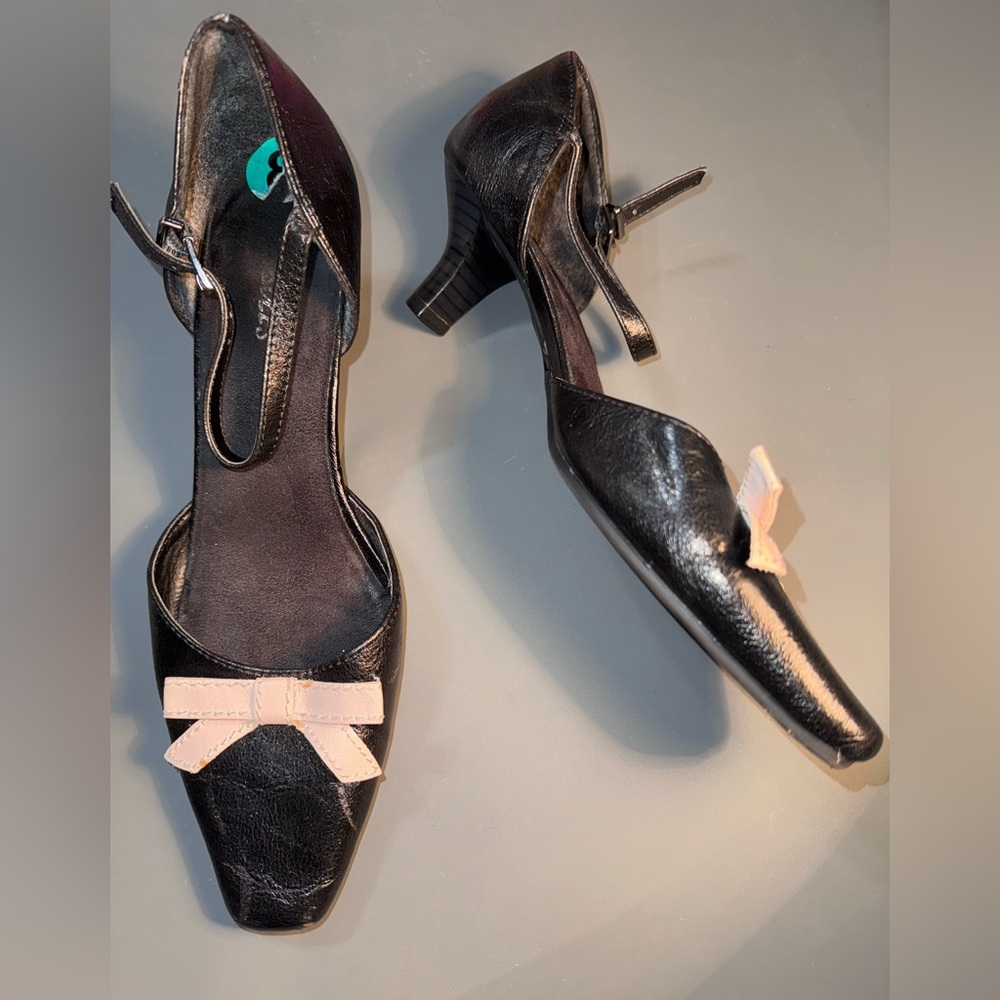 Aerosoles Elegant Black Little Heels with Cream Bow, Size 8